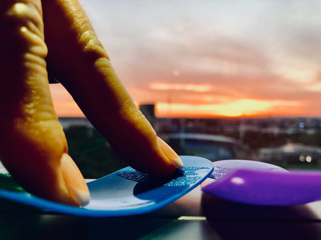 Finger Desk Deck