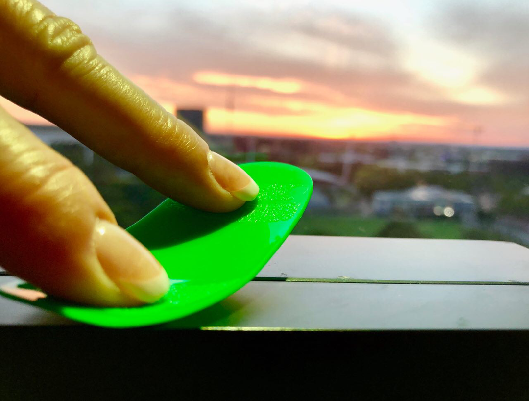 Finger Desk Deck